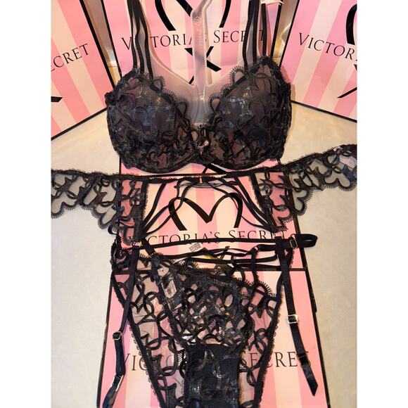 Victoria's Secret Other - Victorias Secret Bra Very Sexy 34DD Garter Belt Medium Panty Heart Print